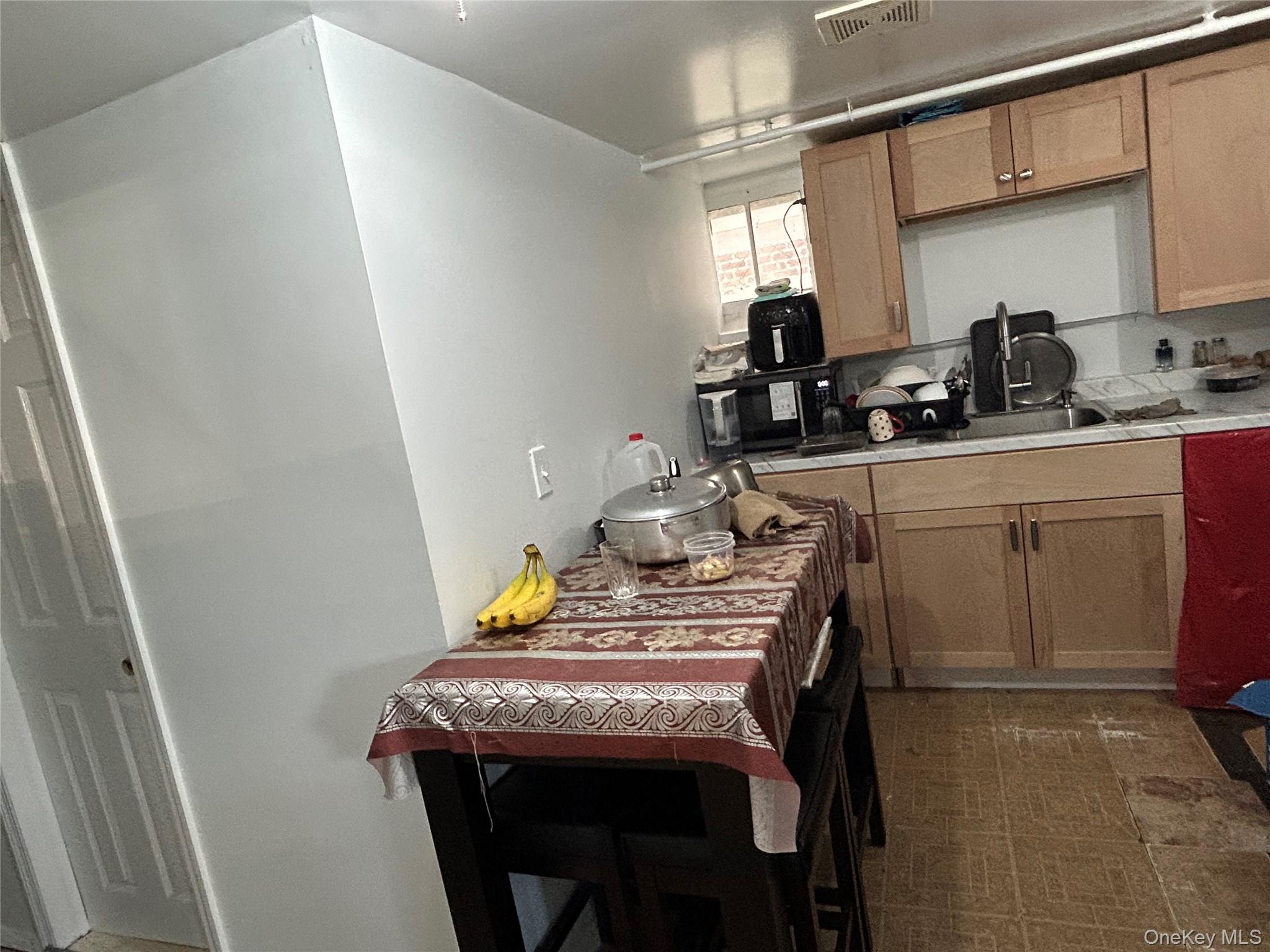 85 W Fairview Avenue, Valley Stream, NY 11580