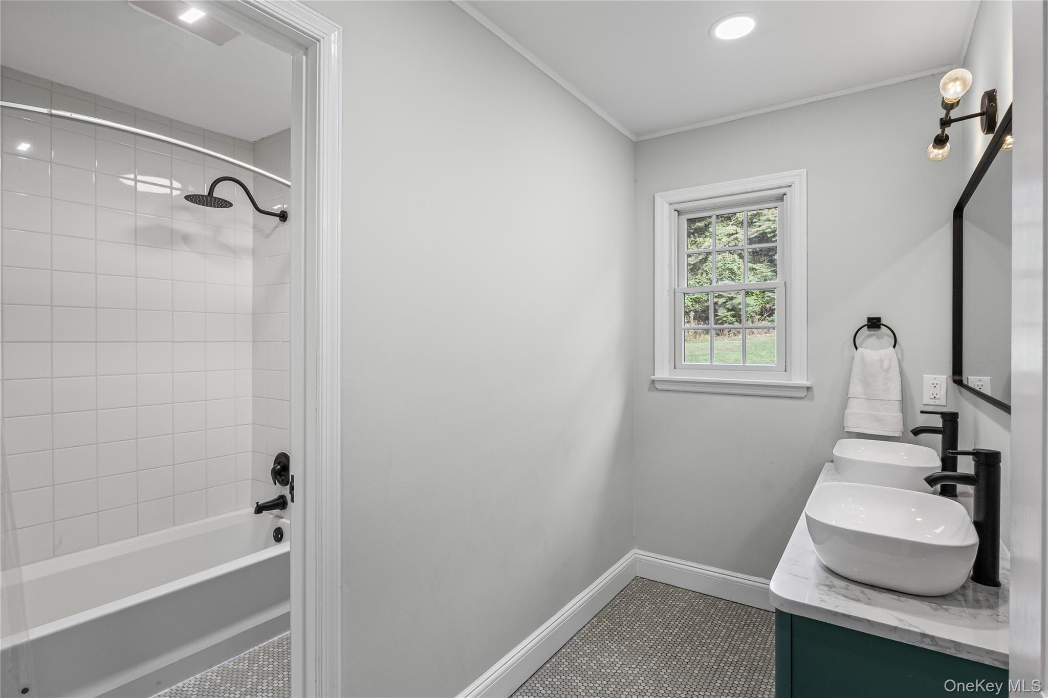 108 Makamah Road, Northport, NY 11768