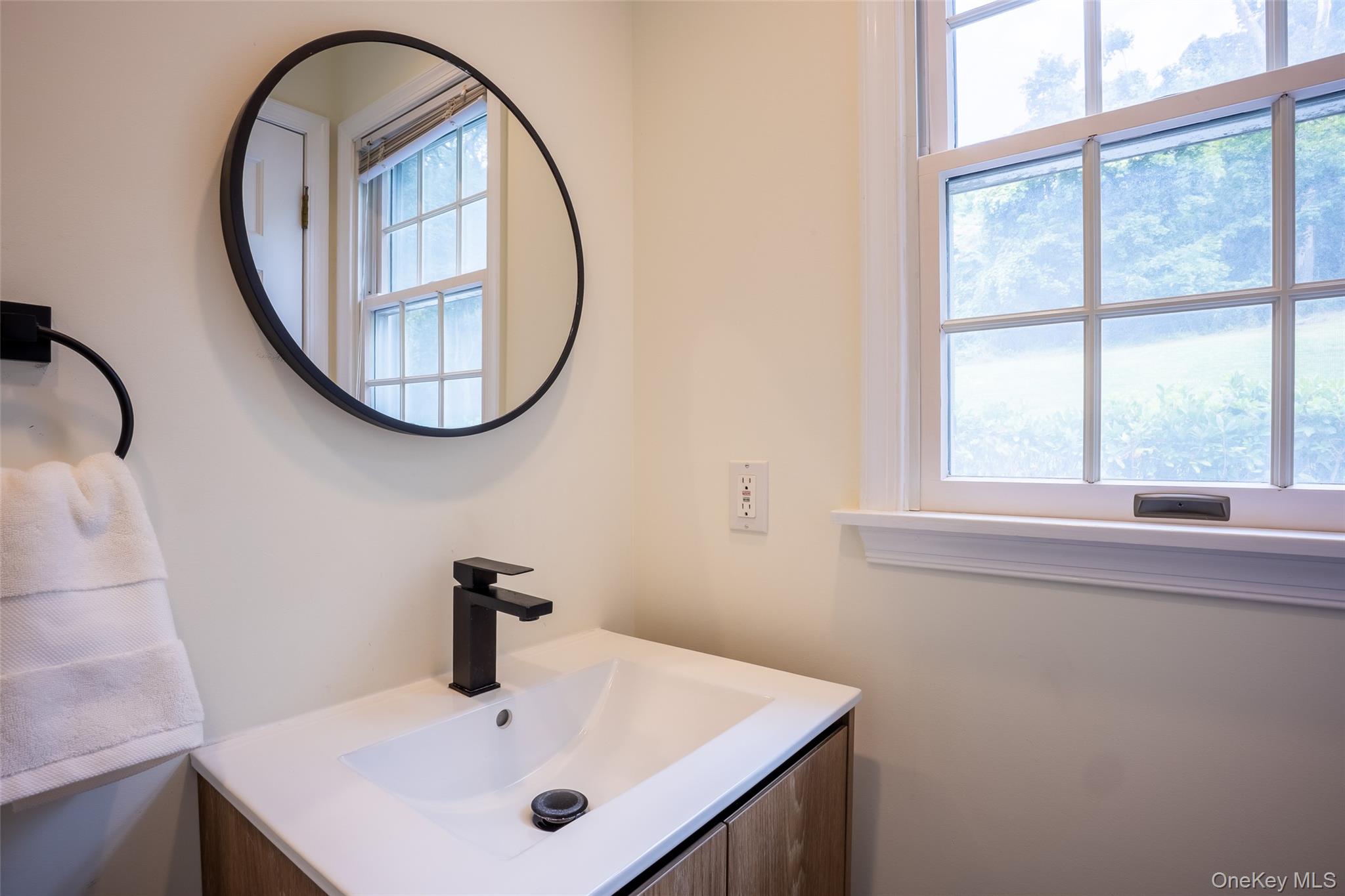 108 Makamah Road, Northport, NY 11768