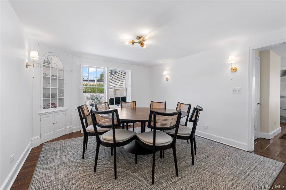 2 Strongs Lane, Water Mill, NY 11976