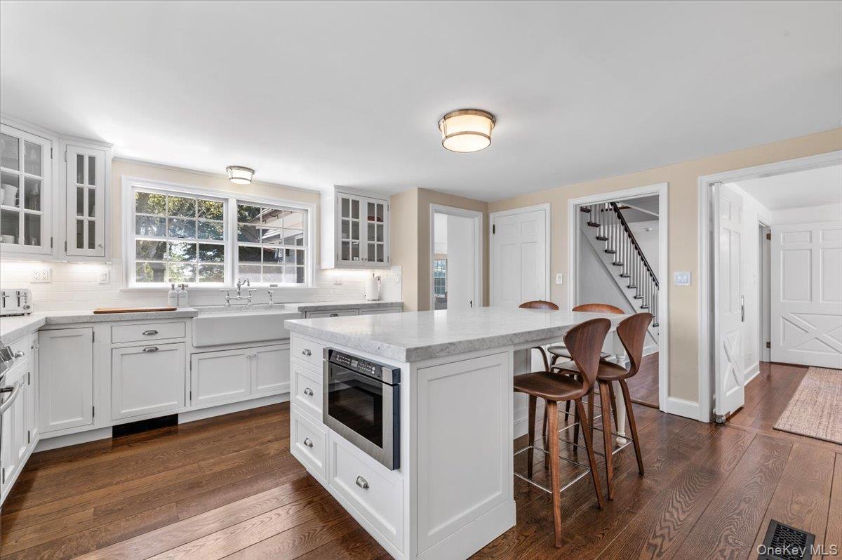 2 Strongs Lane, Water Mill, NY 11976