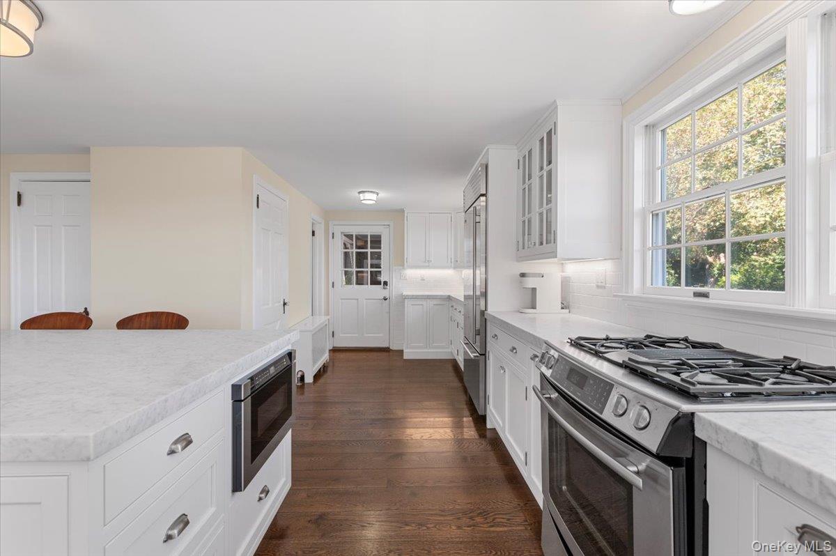 2 Strongs Lane, Water Mill, NY 11976