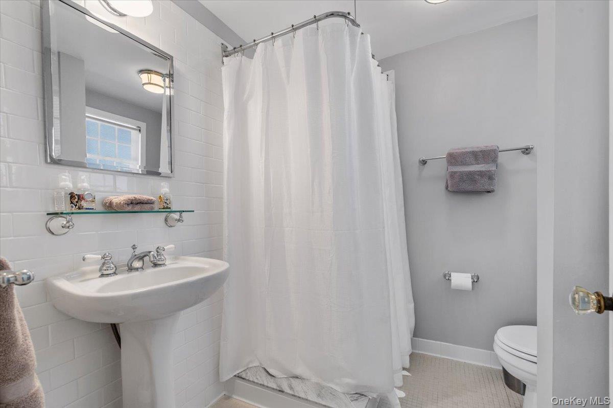 2 Strongs Lane, Water Mill, NY 11976