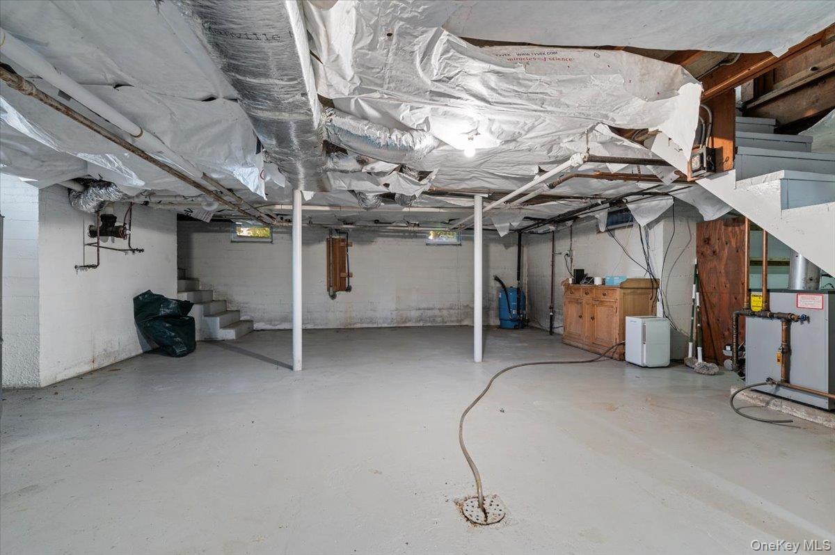 2 Strongs Lane, Water Mill, NY 11976