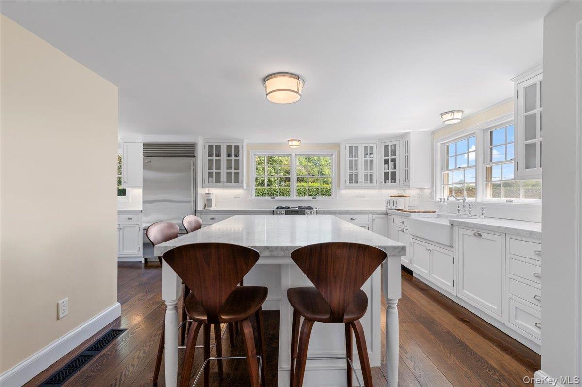 2 Strongs Lane, Water Mill, NY 11976