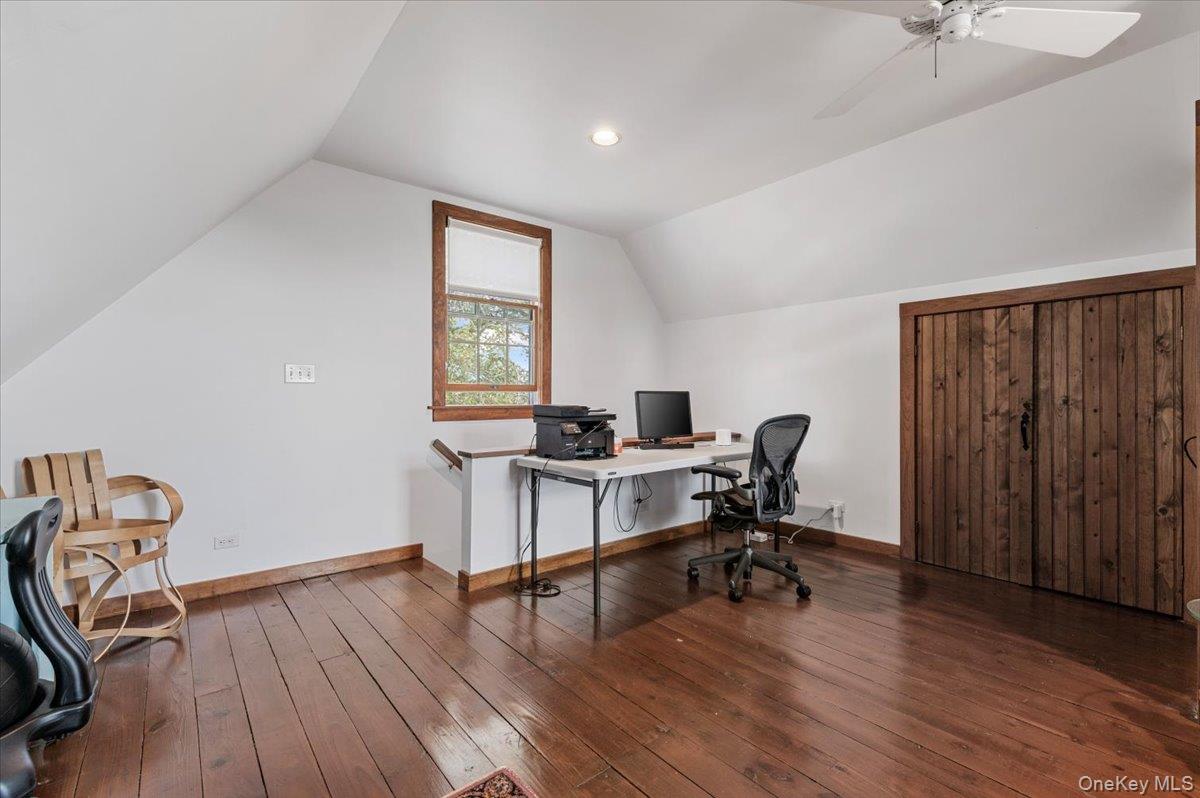 2 Strongs Lane, Water Mill, NY 11976