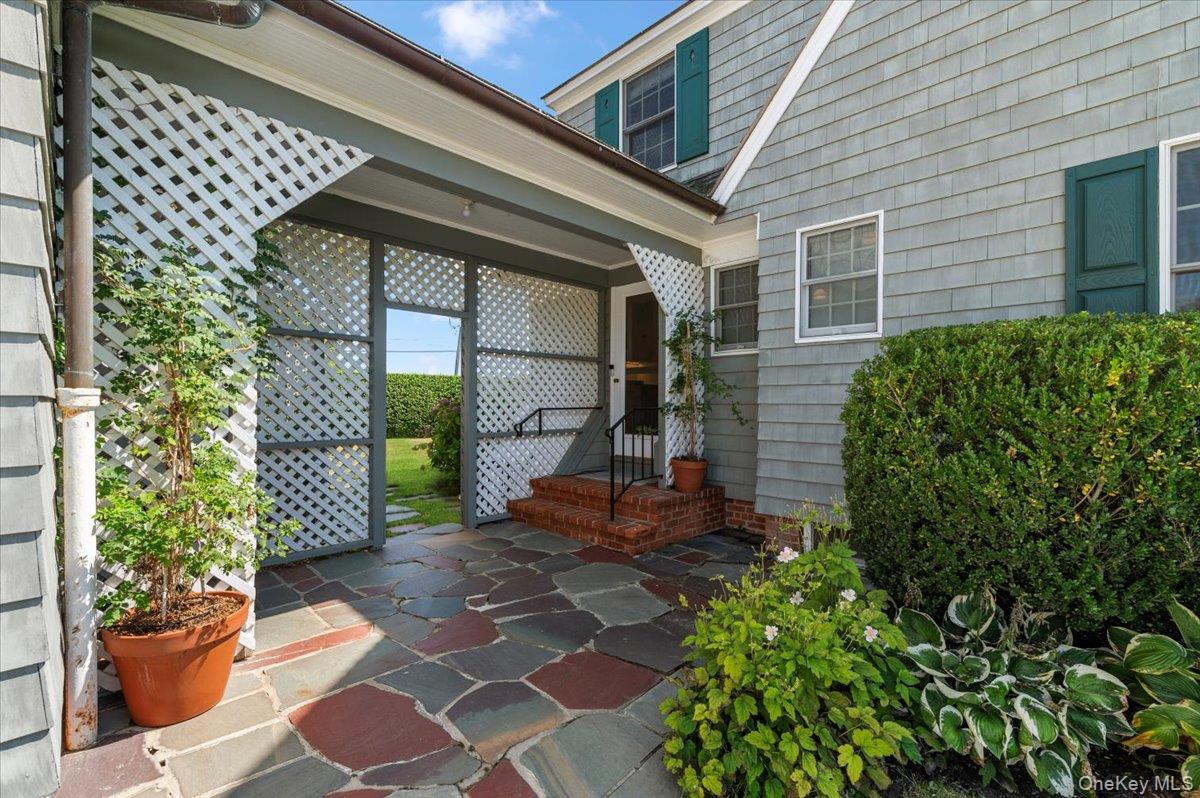 2 Strongs Lane, Water Mill, NY 11976