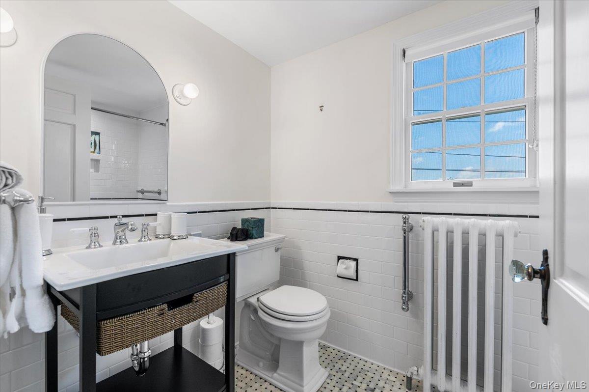 2 Strongs Lane, Water Mill, NY 11976