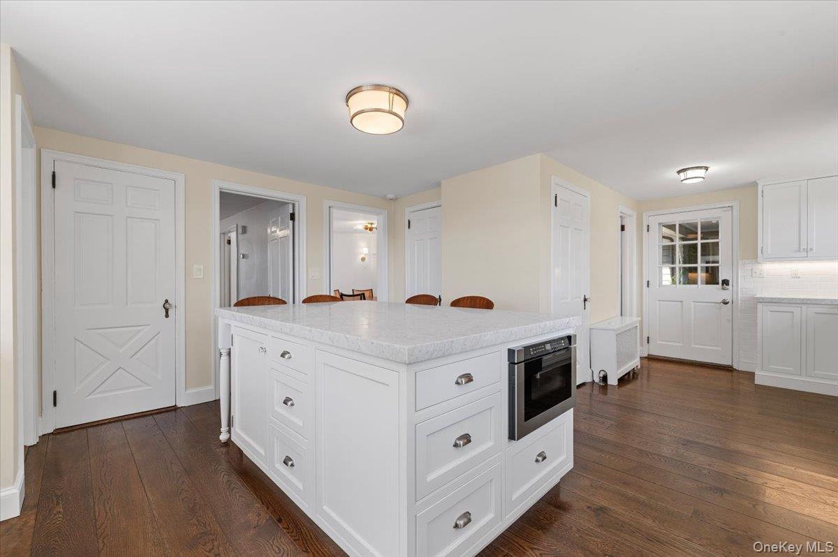 2 Strongs Lane, Water Mill, NY 11976