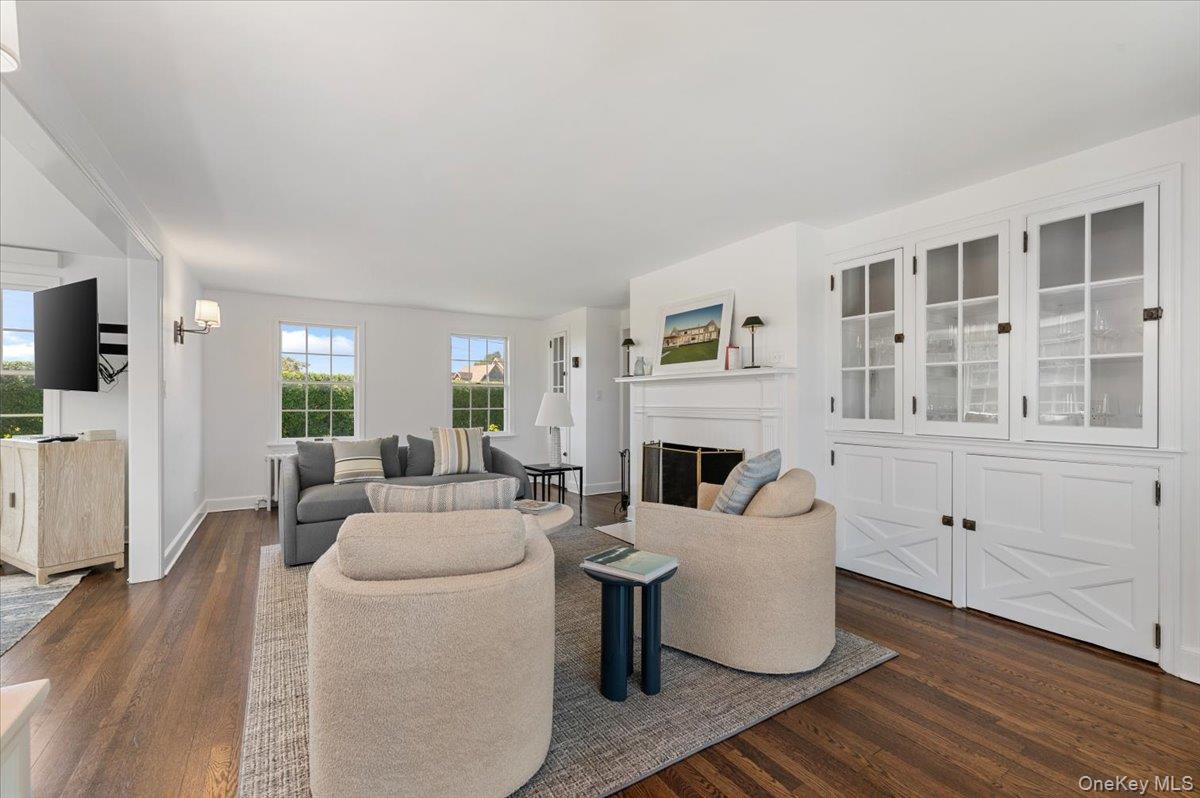 2 Strongs Lane, Water Mill, NY 11976