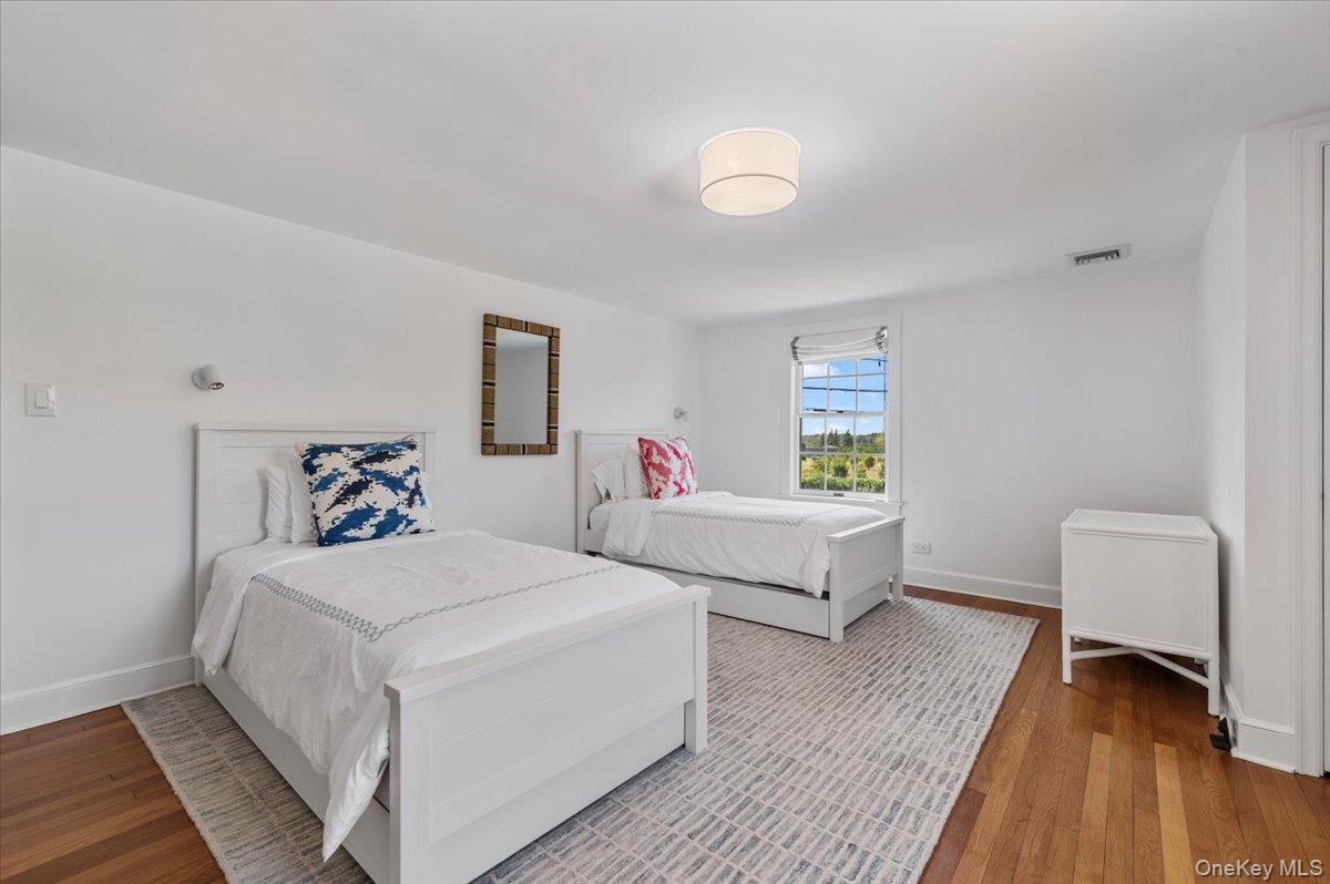 2 Strongs Lane, Water Mill, NY 11976