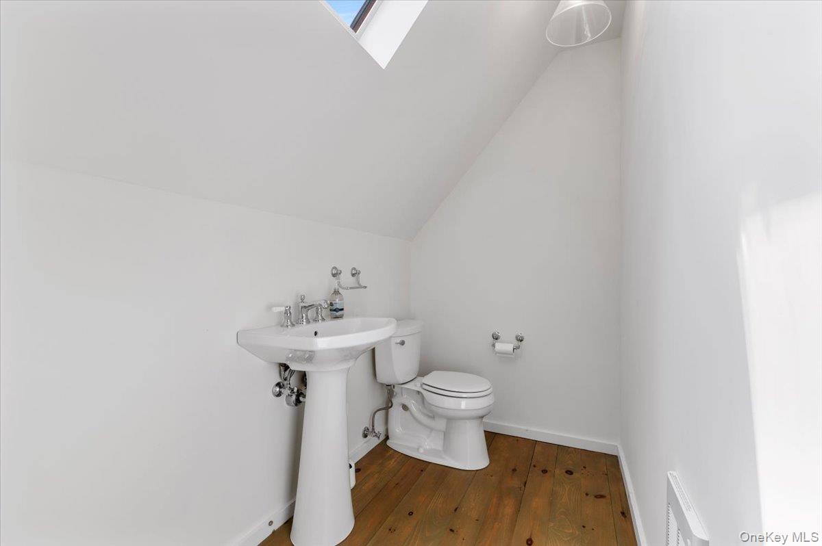 2 Strongs Lane, Water Mill, NY 11976