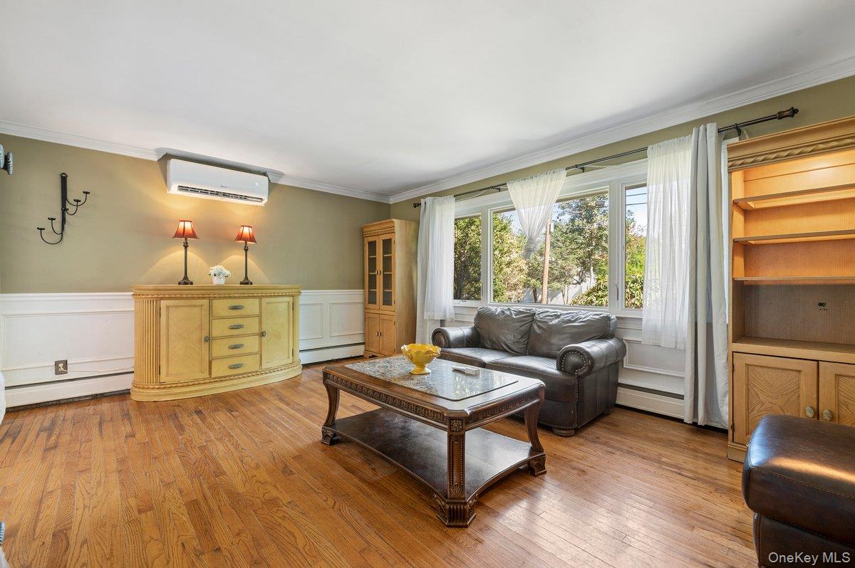 34 21st Street, Jericho, NY 11753