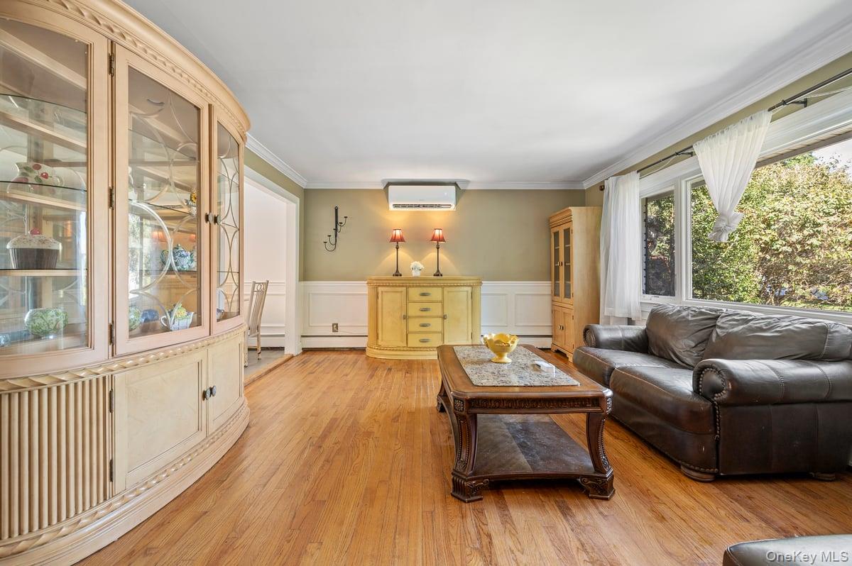 34 21st Street, Jericho, NY 11753