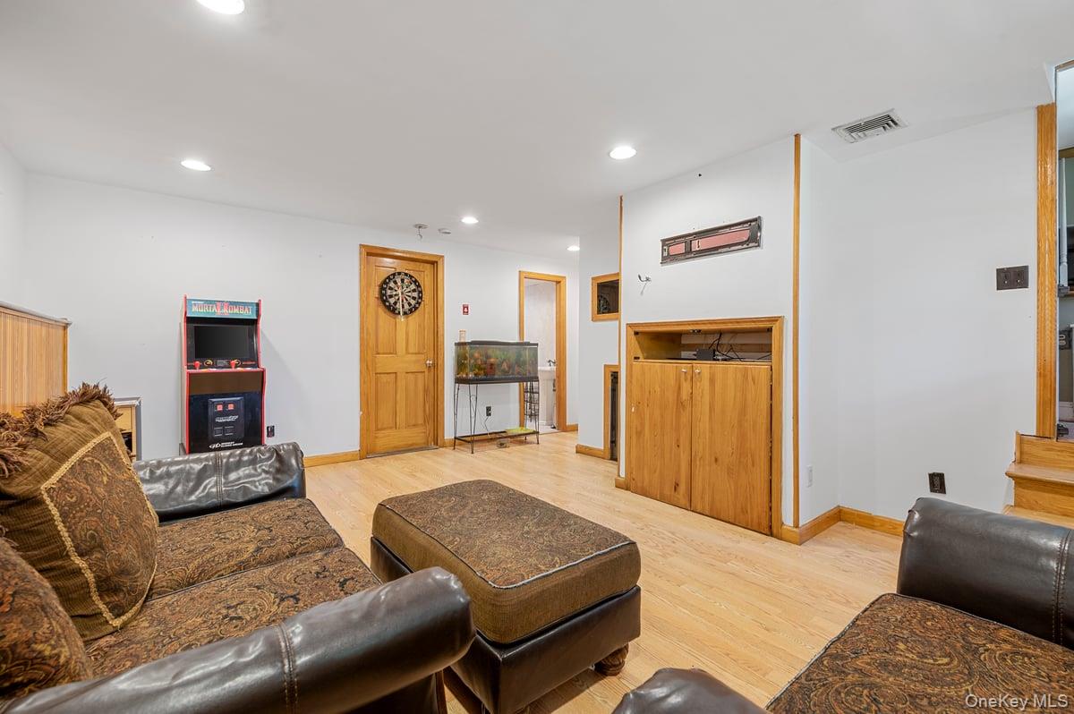 34 21st Street, Jericho, NY 11753