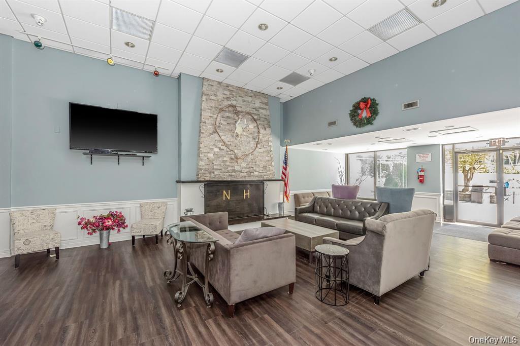 63 Richmond Boulevard # 4B, Ronkonkoma, NY 11779