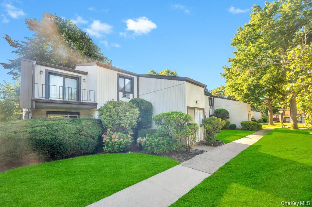 63 Richmond Boulevard # 4B, Ronkonkoma, NY 11779