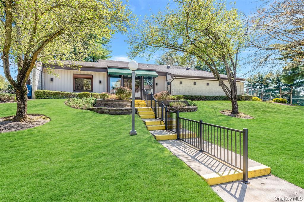 63 Richmond Boulevard # 4B, Ronkonkoma, NY 11779