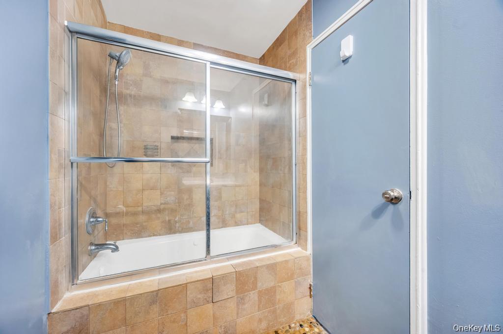 63 Richmond Boulevard # 4B, Ronkonkoma, NY 11779