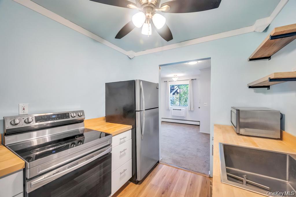 63 Richmond Boulevard # 4B, Ronkonkoma, NY 11779