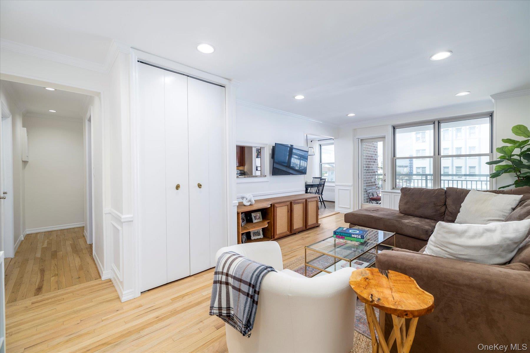 410 E Broadway # 3E, Long Beach, NY 11561