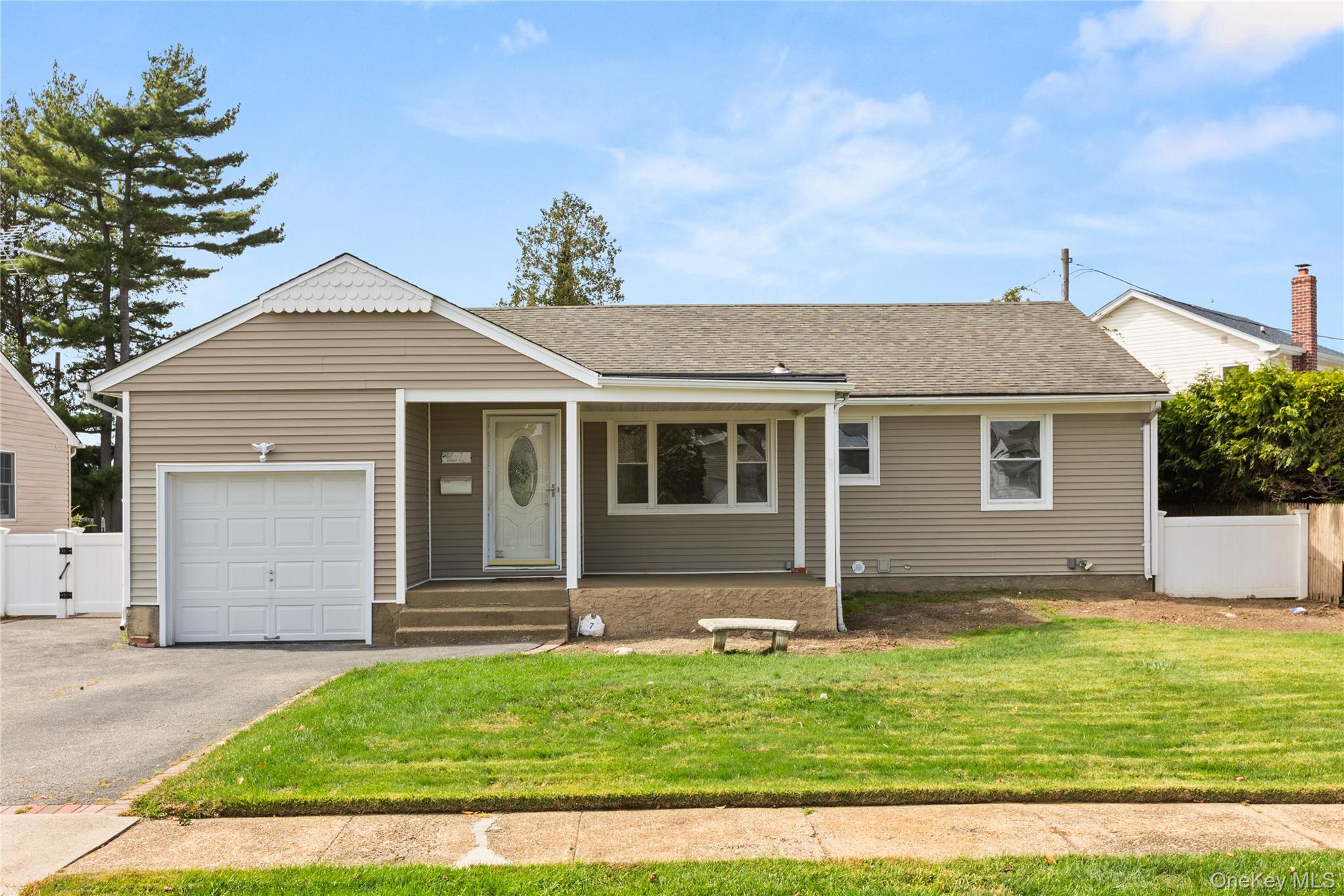 7 Norman Place, Massapequa, NY 11758