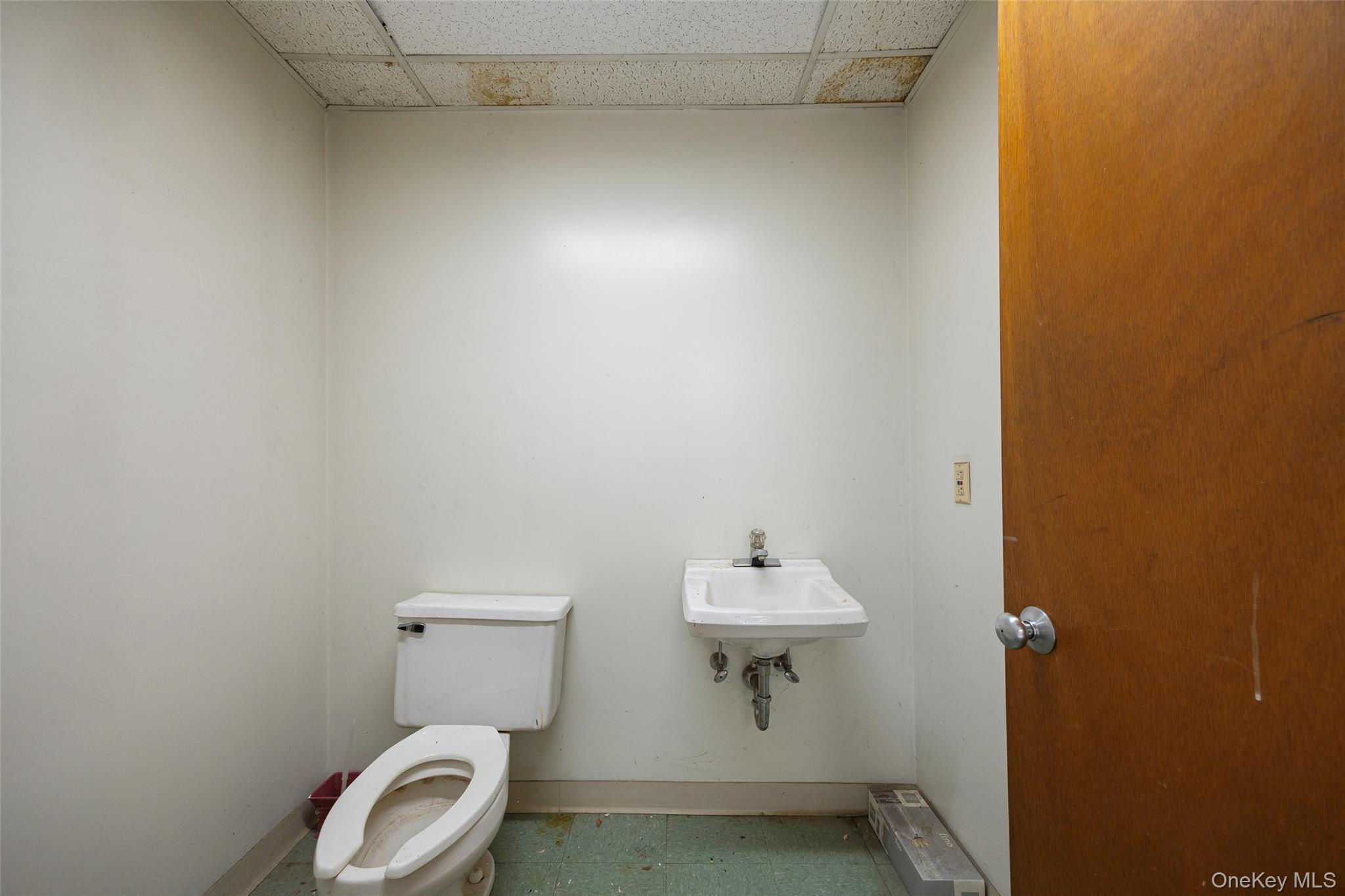 44 Manchester Road, Poughkeepsie, NY 12603