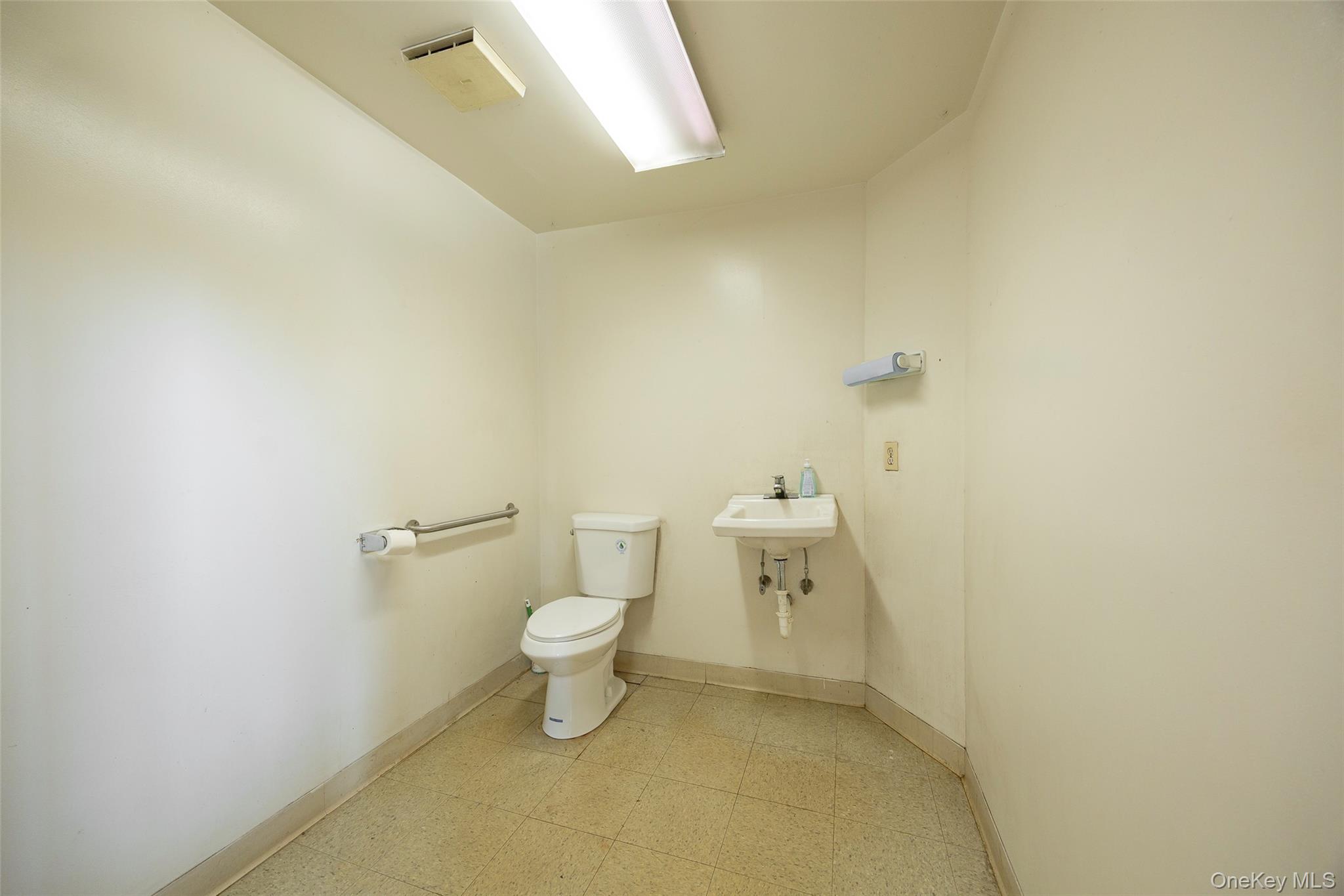 44 Manchester Road, Poughkeepsie, NY 12603