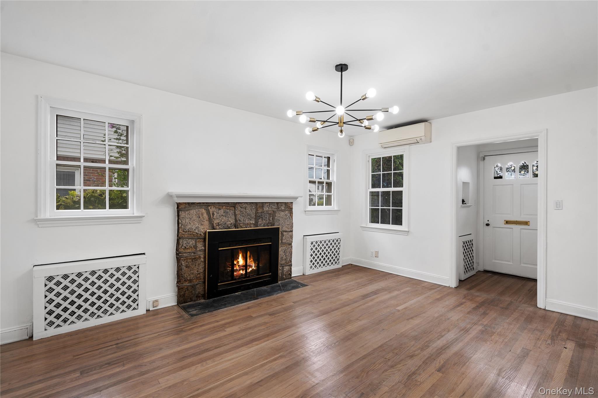 100 E Fenimore Street, Valley Stream, NY 11580