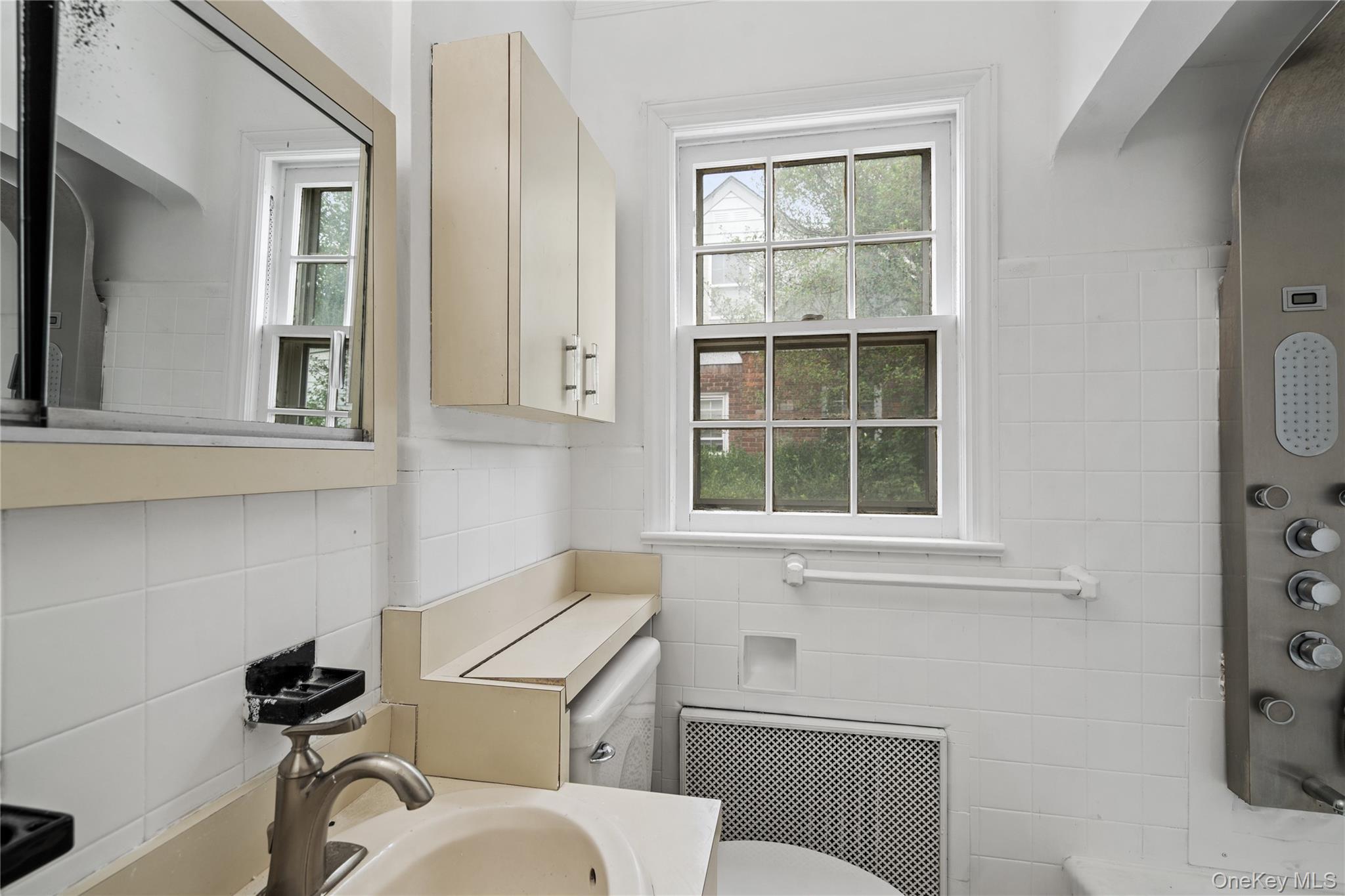 100 E Fenimore Street, Valley Stream, NY 11580