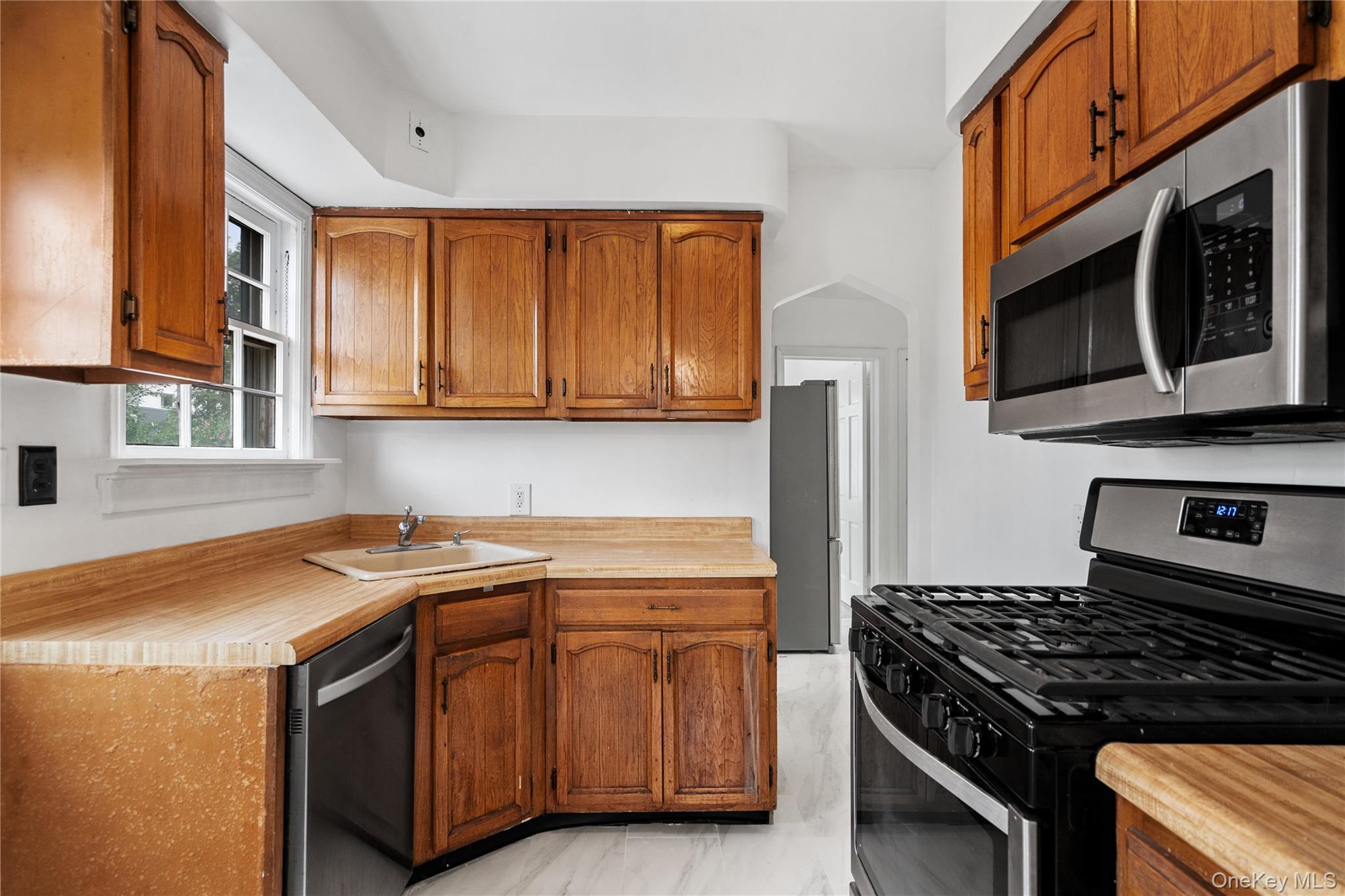 100 E Fenimore Street, Valley Stream, NY 11580