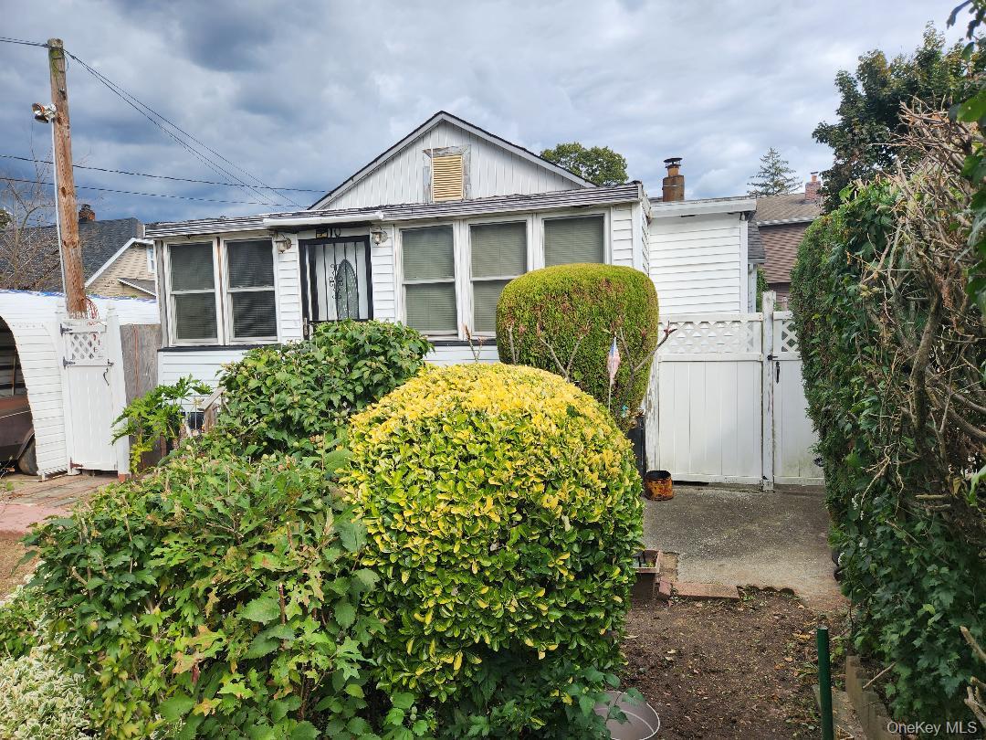 10 Sheridan Place, Roosevelt, NY 11575