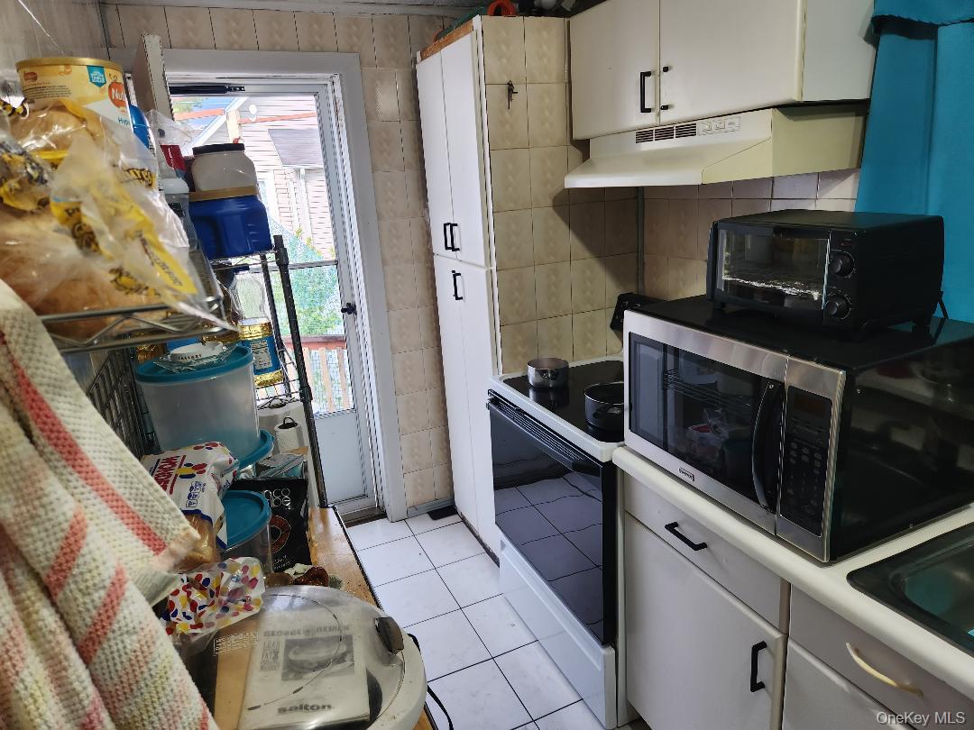 10 Sheridan Place, Roosevelt, NY 11575