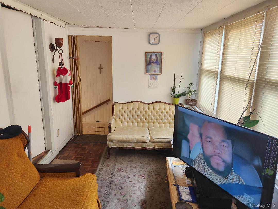 10 Sheridan Place, Roosevelt, NY 11575