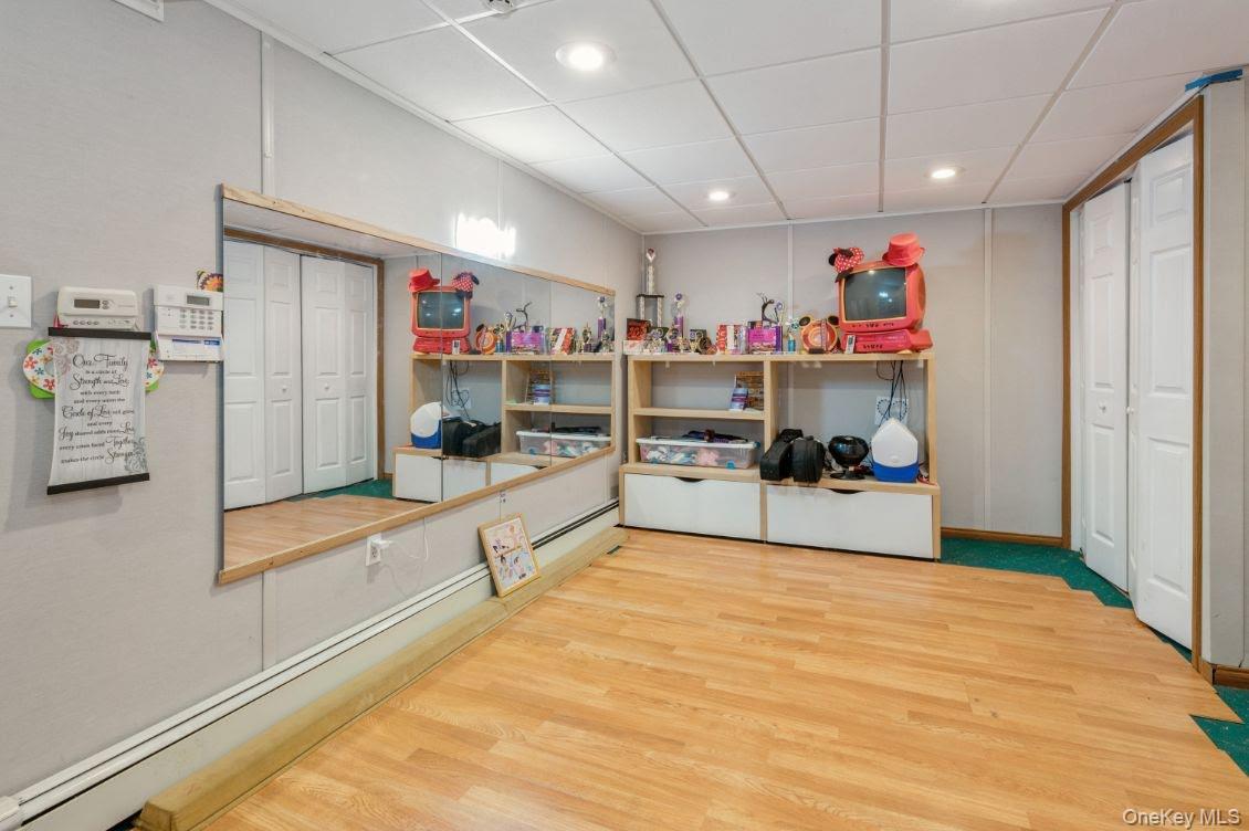 828 Robin Court, Baldwin, NY 11510