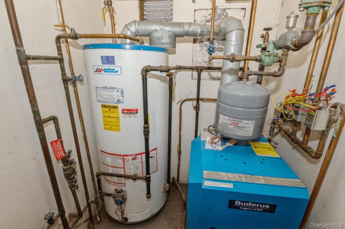 828 Robin Court, Baldwin, NY 11510