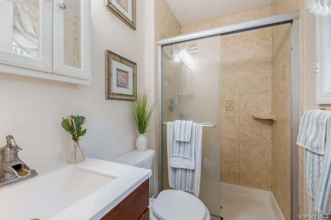 828 Robin Court, Baldwin, NY 11510