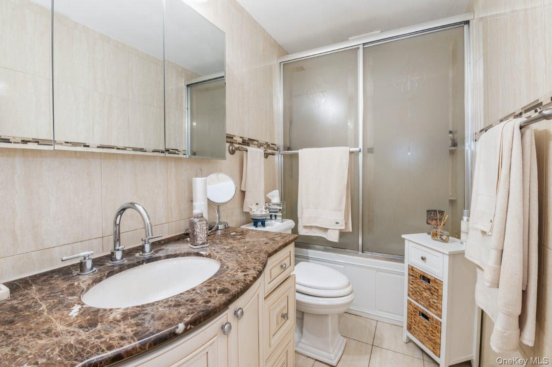 828 Robin Court, Baldwin, NY 11510