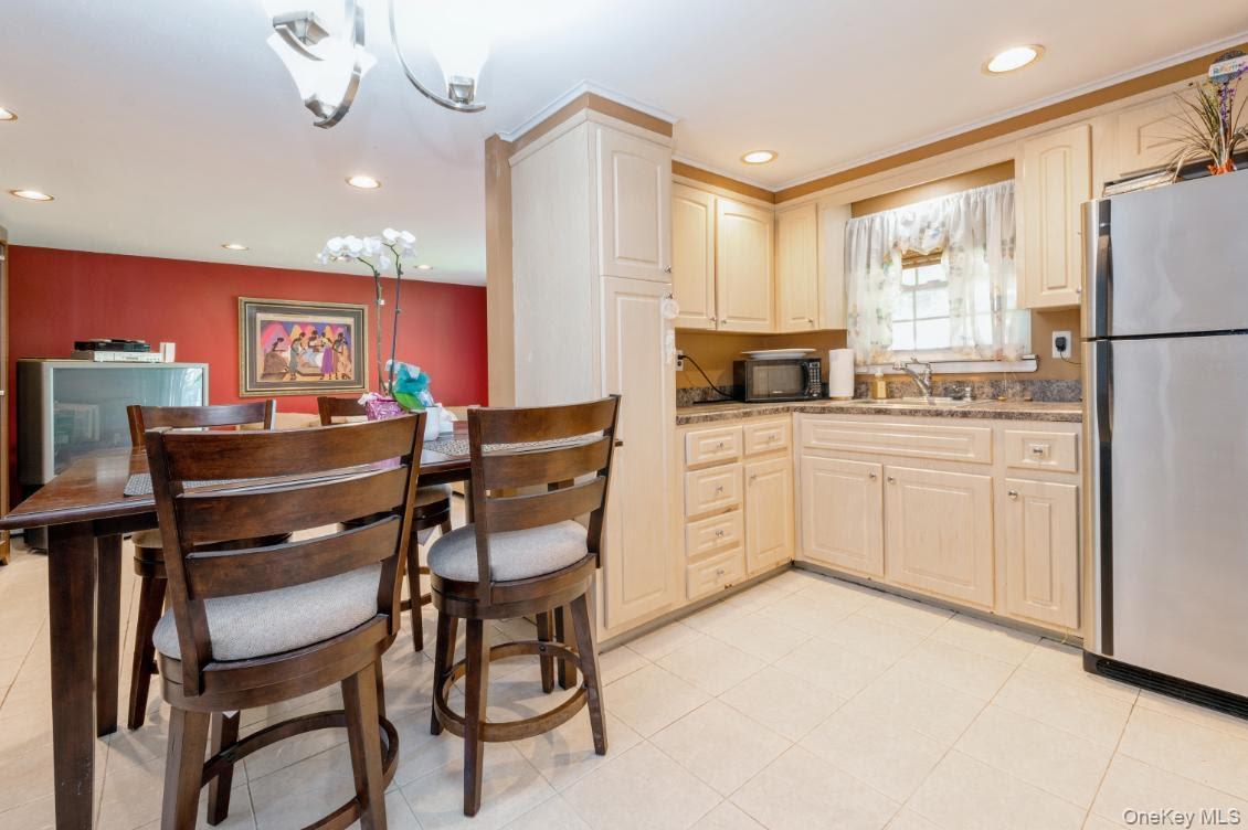 828 Robin Court, Baldwin, NY 11510