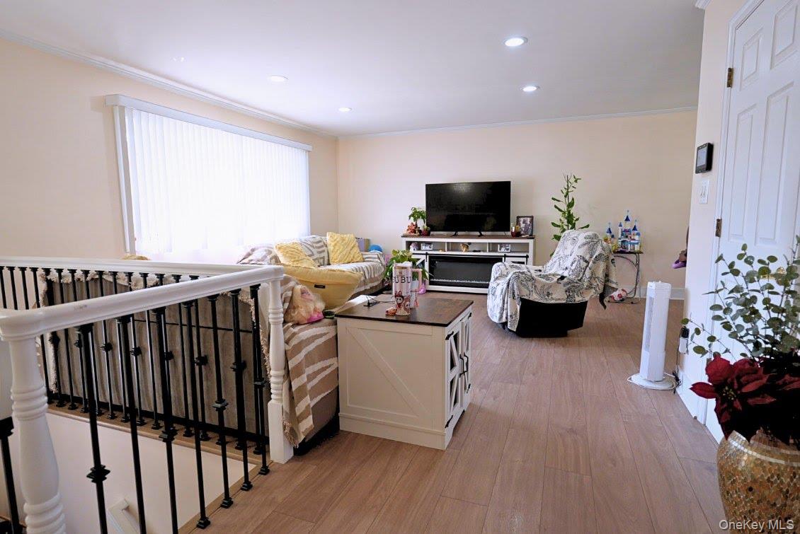 828 Robin Court, Baldwin, NY 11510