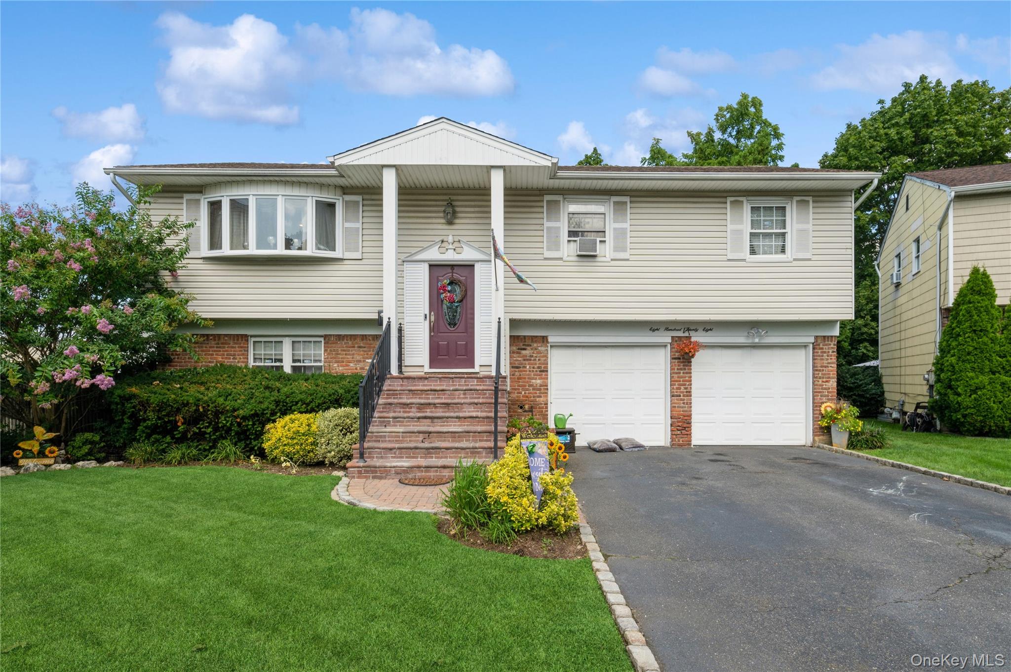 828 Robin Court, Baldwin, NY 11510