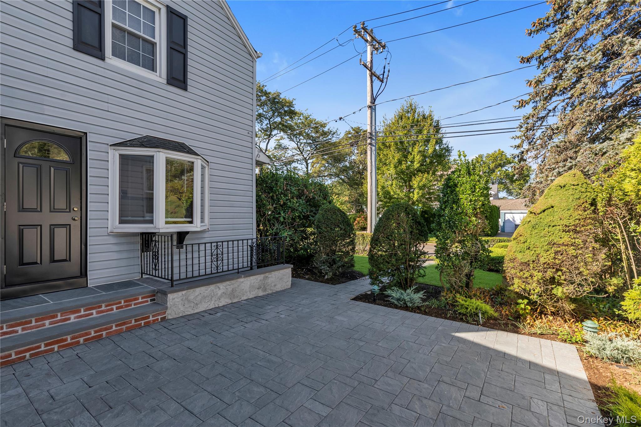 31 Chester Avenue, Stewart Manor, NY 11530