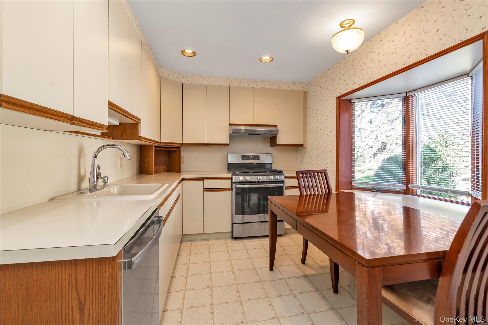 31 Chester Avenue, Stewart Manor, NY 11530