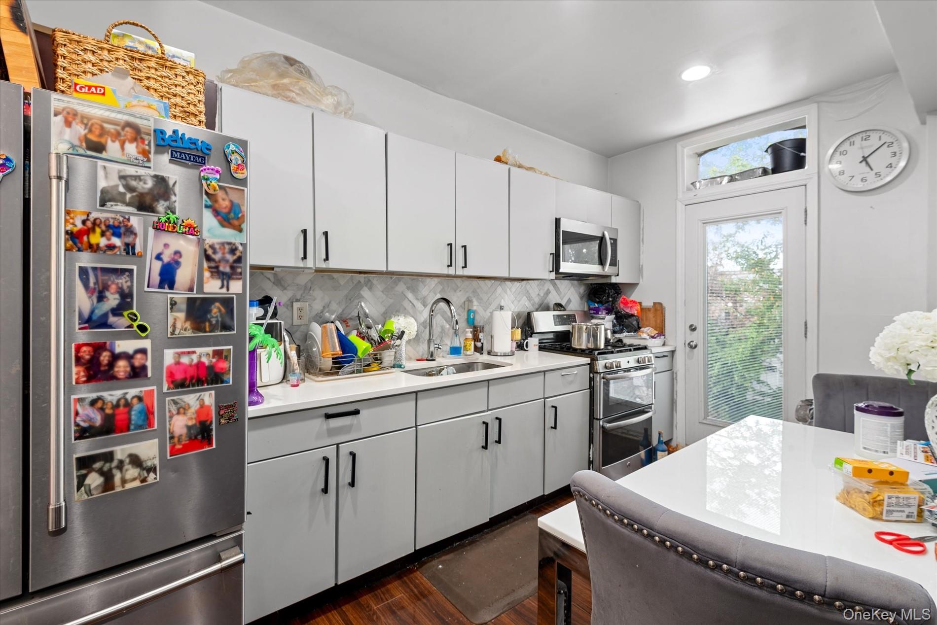 285 Lincoln Avenue, Brooklyn, NY 11208