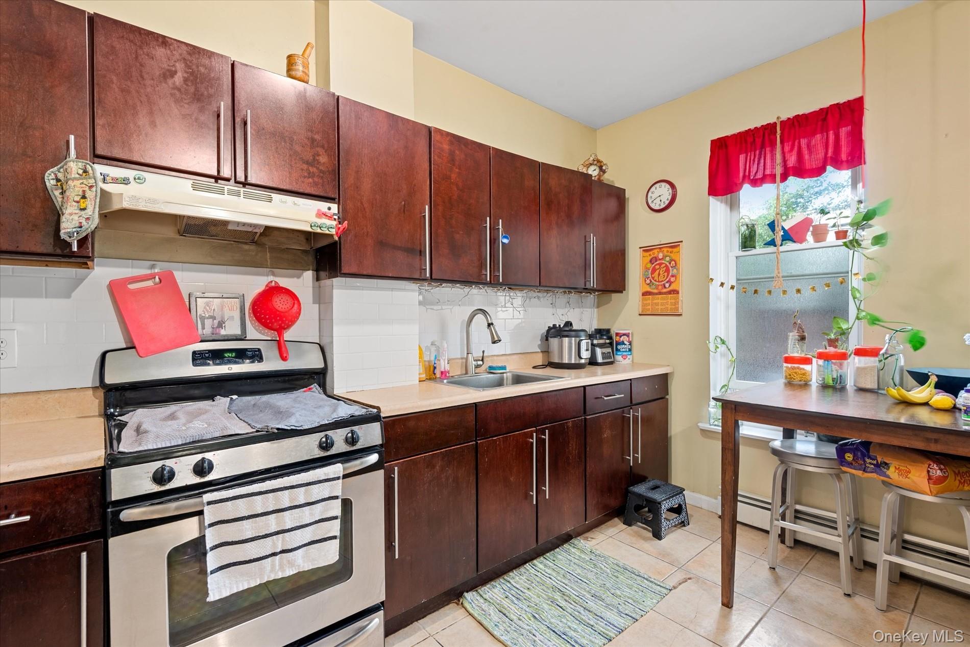 285 Lincoln Avenue, Brooklyn, NY 11208