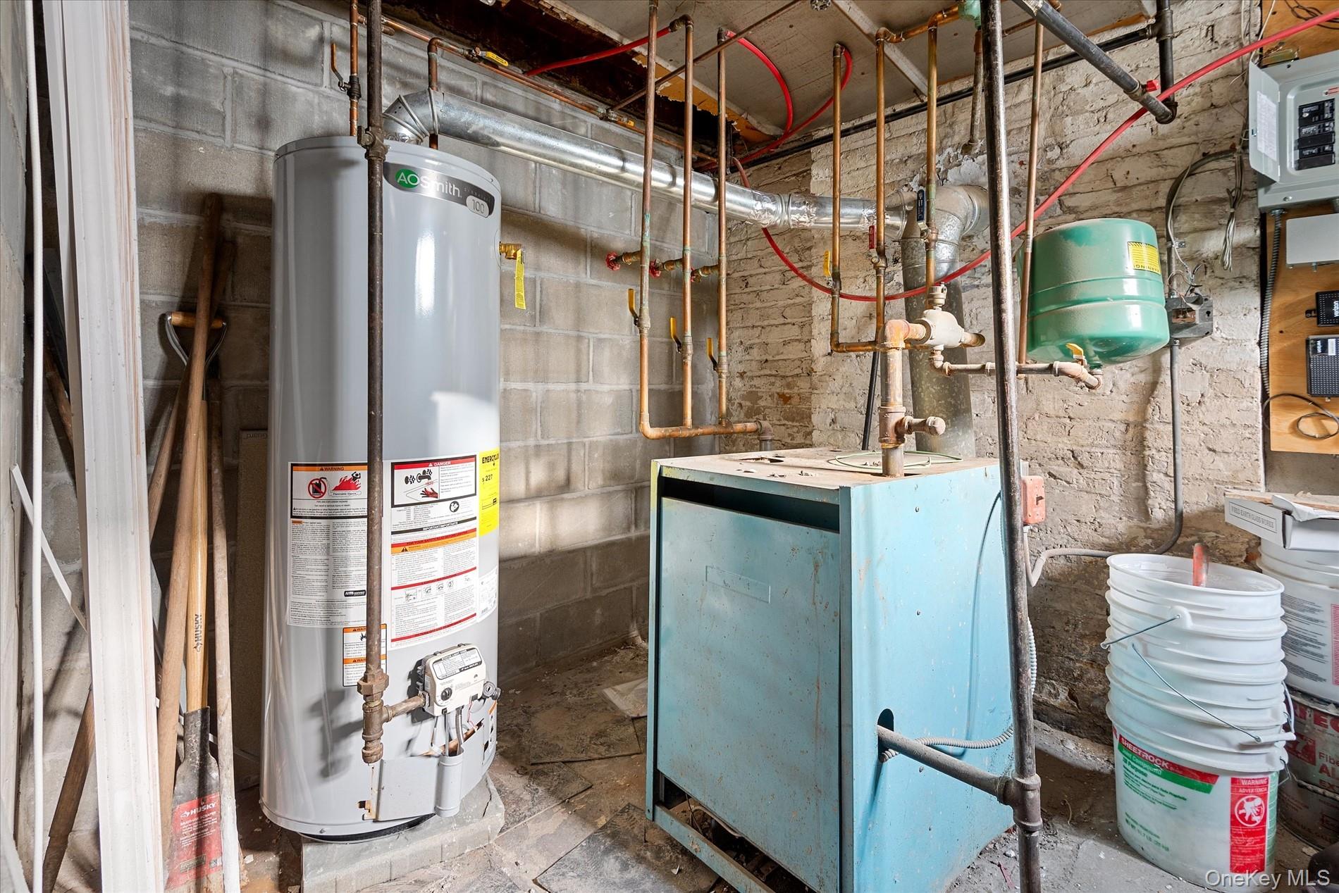 285 Lincoln Avenue, Brooklyn, NY 11208