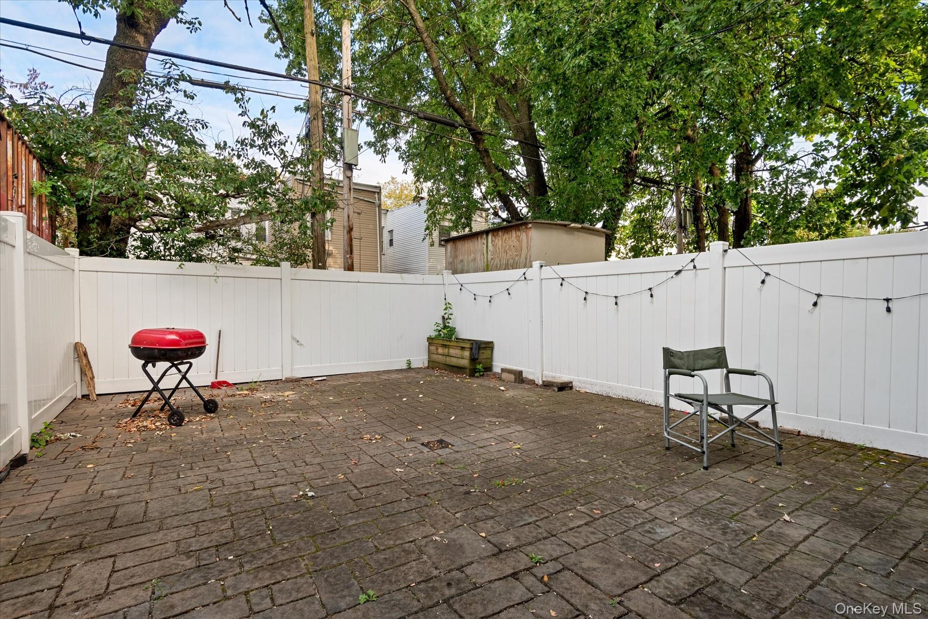 285 Lincoln Avenue, Brooklyn, NY 11208