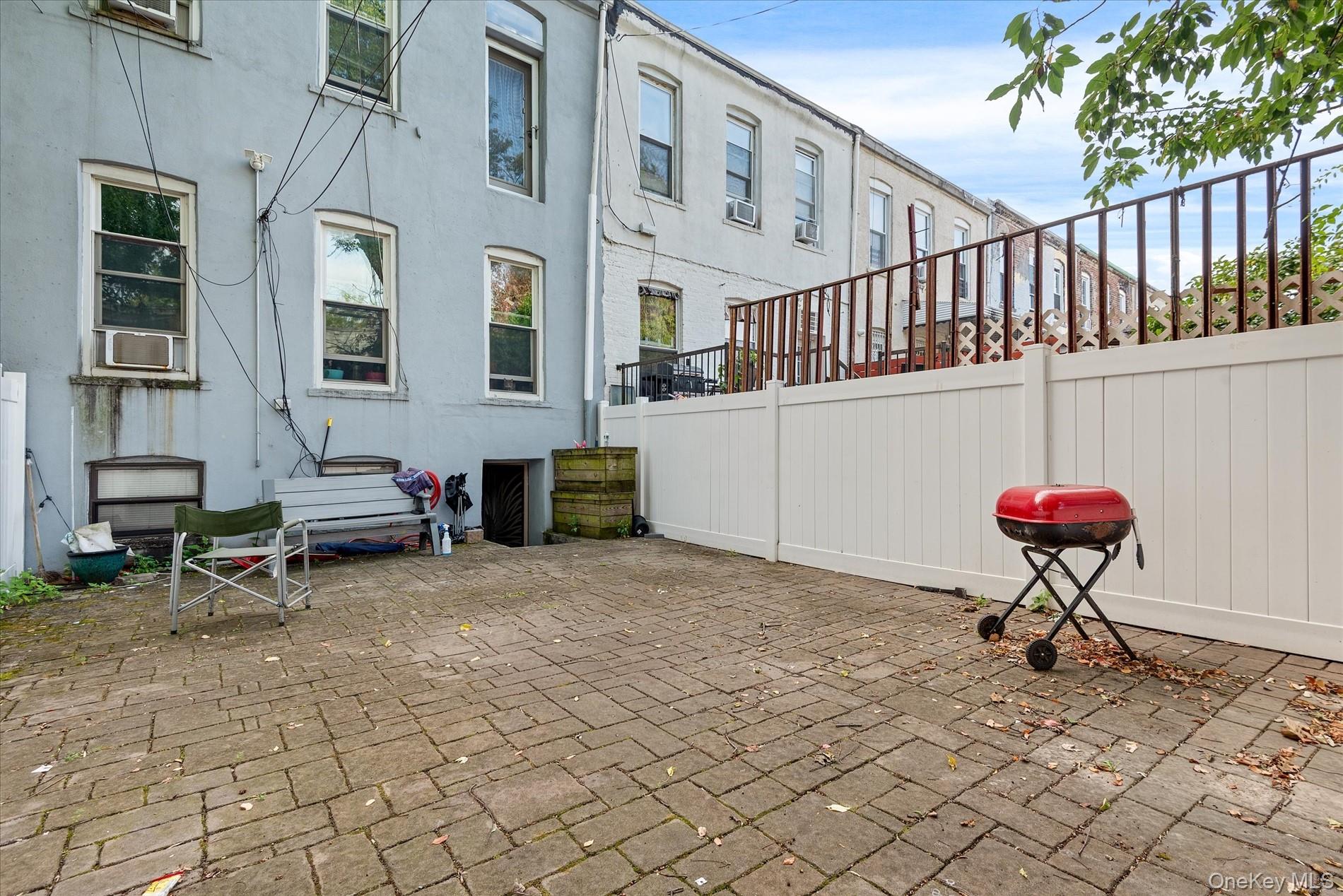 285 Lincoln Avenue, Brooklyn, NY 11208