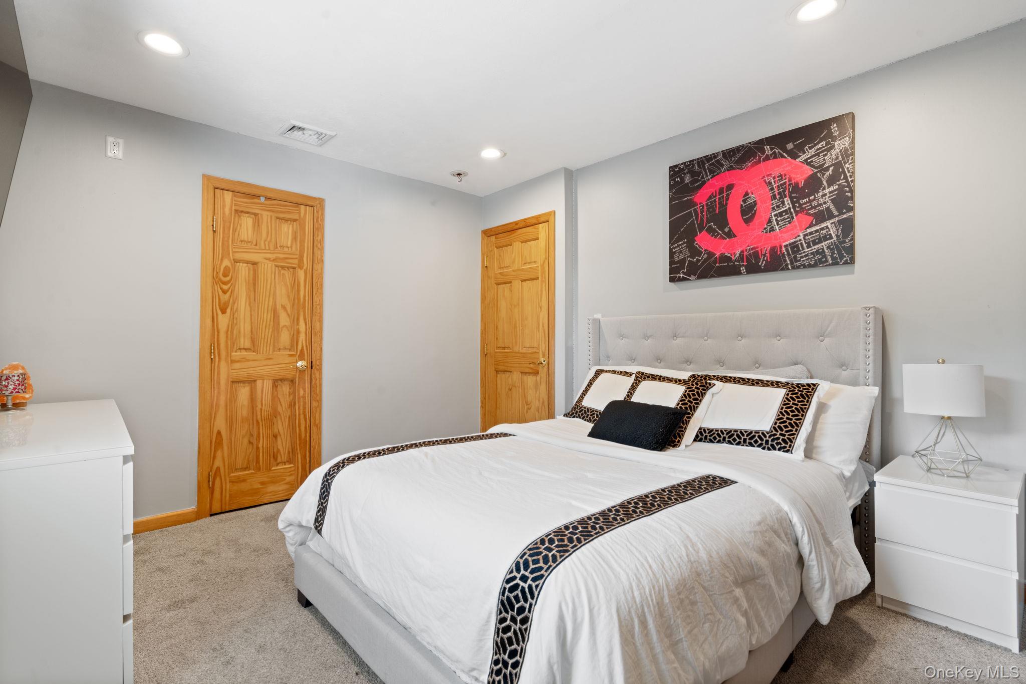 10 Basswood Place, Melville, NY 11747