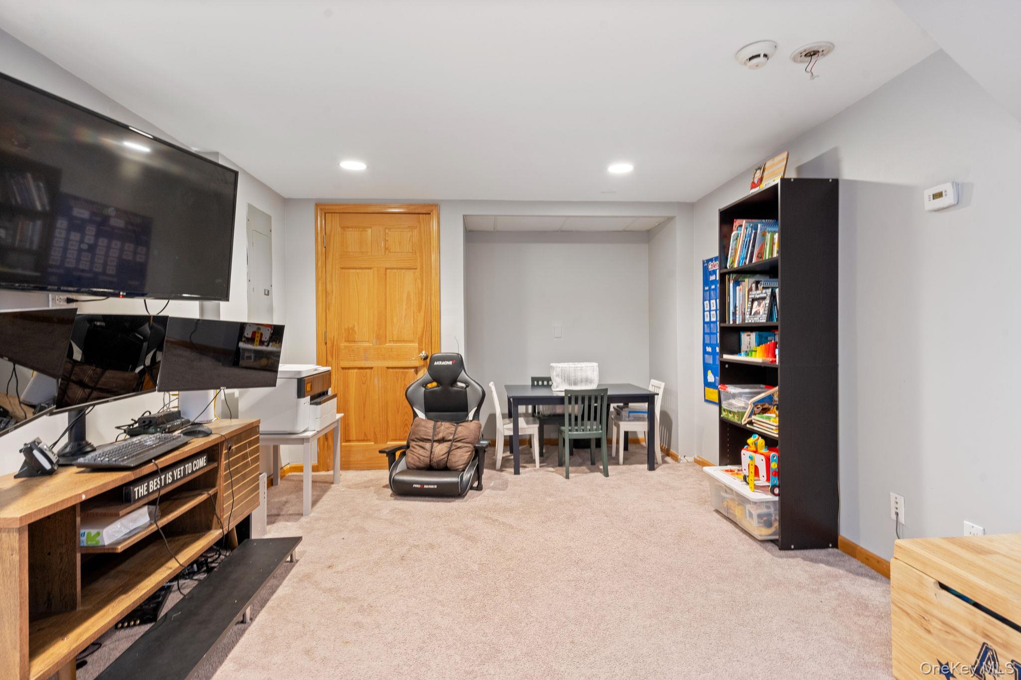 10 Basswood Place, Melville, NY 11747